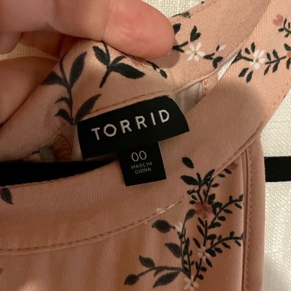 Torrid Halter Top (plus size 00) - Picture 6 of 9